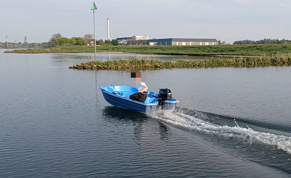 Pelican Scorpio 3.10 visboot Tegen meerprijs + motor/trailer, Watersport en Boten, Ophalen, Gebruikt, Kunststof, Buitenboordmotor