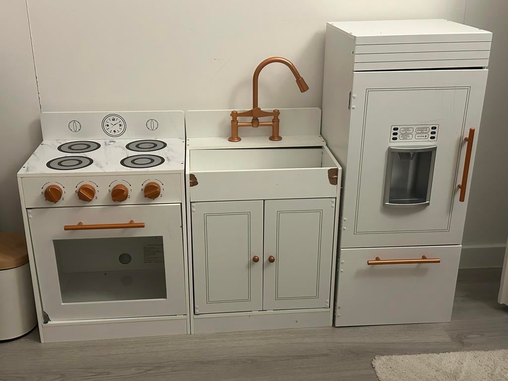 Grote houten speelkeuken met koelkast, fornuis en spoelbak, Ophalen of Verzenden, Zo goed als nieuw, Hout, Speelkeuken