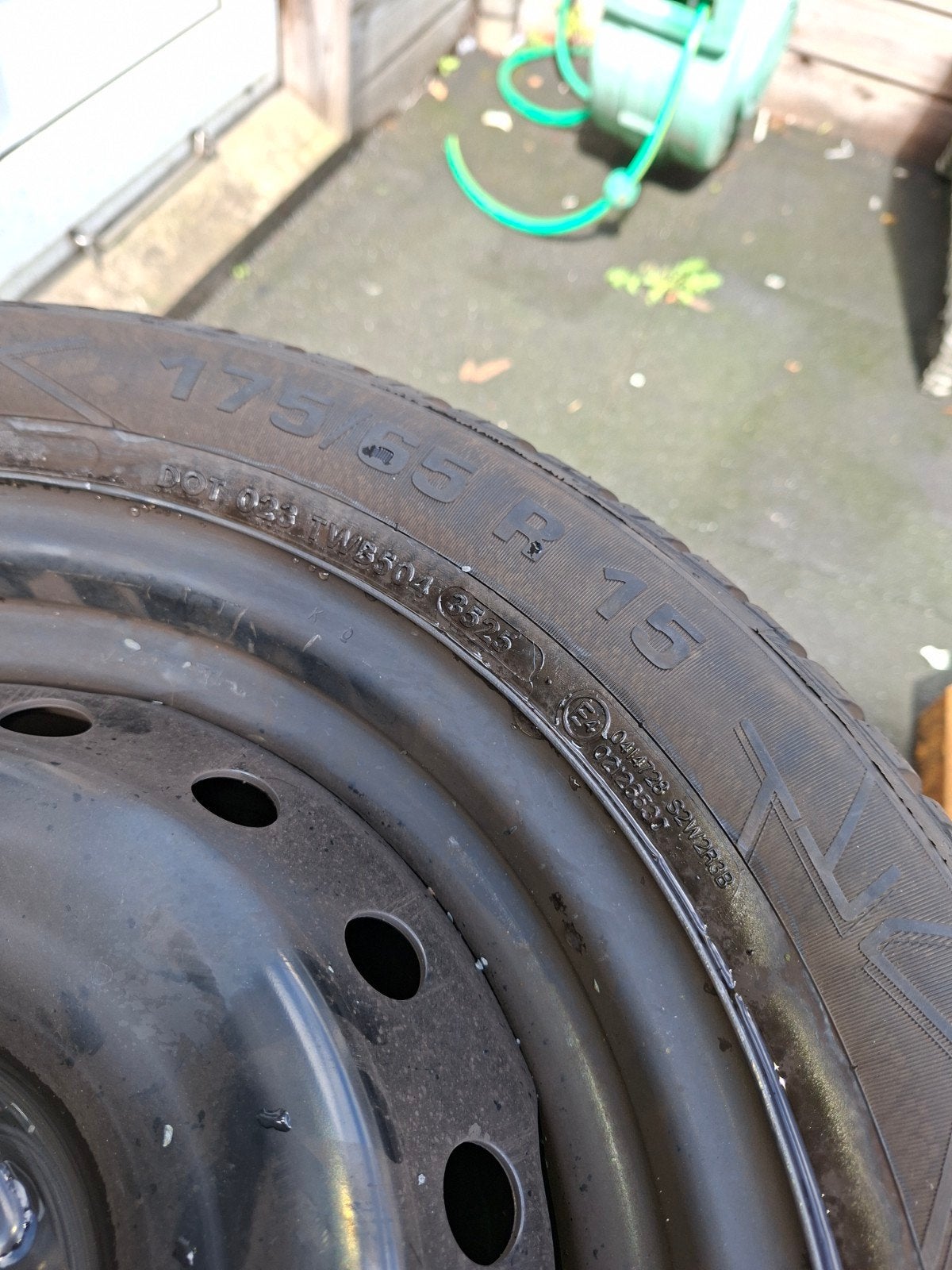 Vredestein winterbanden op stalen velgen 175/65 R15, Ophalen, Gebruikt, 15 inch, 175 mm