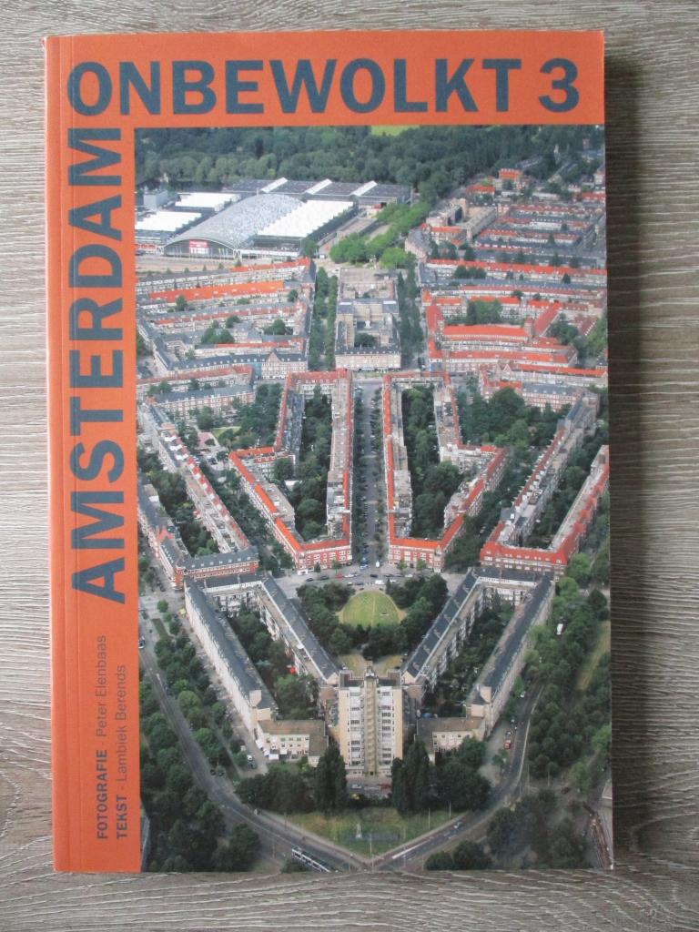 Amsterdam onbewolkt 3, Boeken, Ophalen of Verzenden, Gelezen