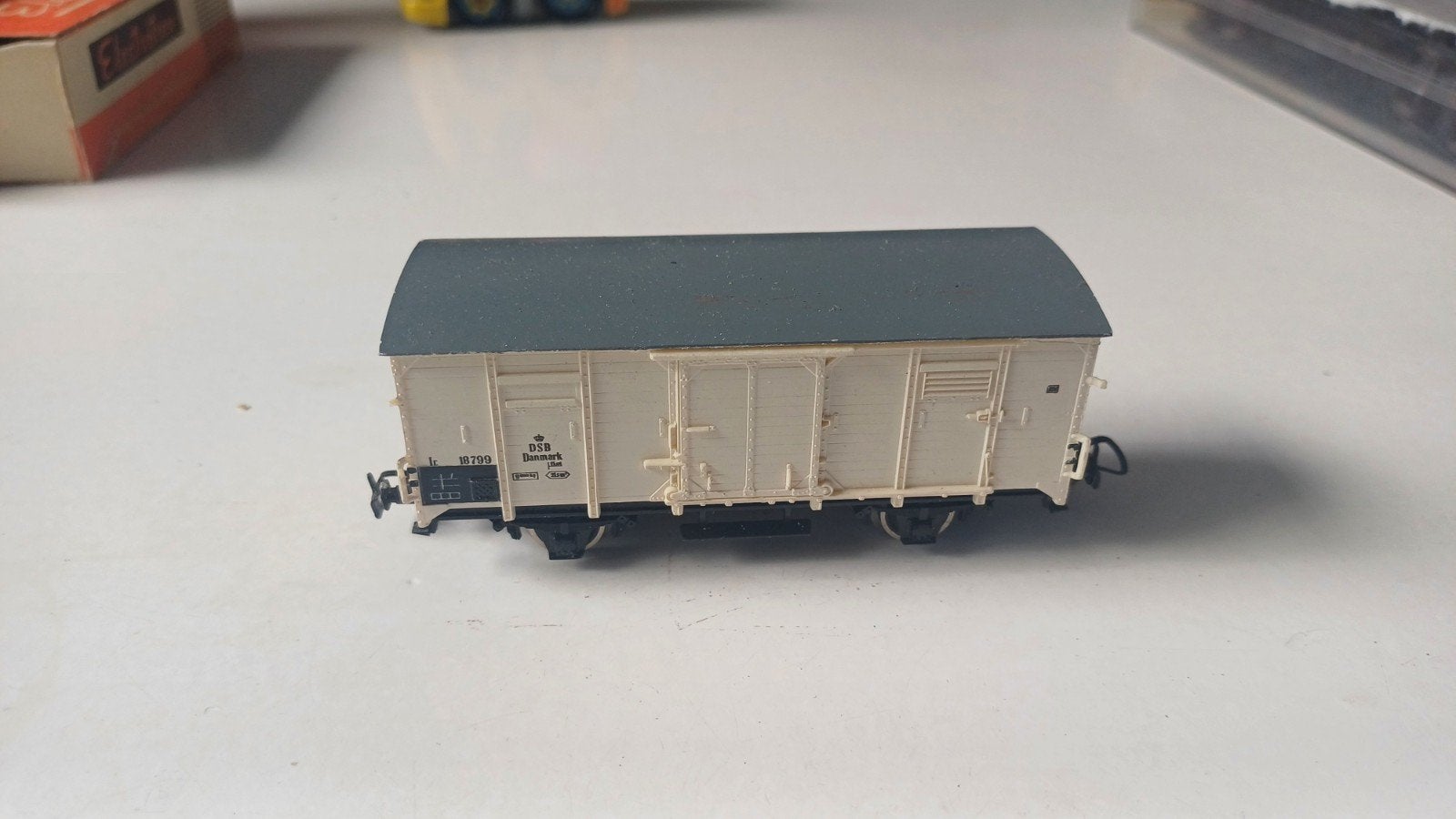 Piko 2x 2-assige koelwagen (DSB en DR), Hobby en Vrije tijd, Gebruikt, Gelijkstroom, Wagon, Piko