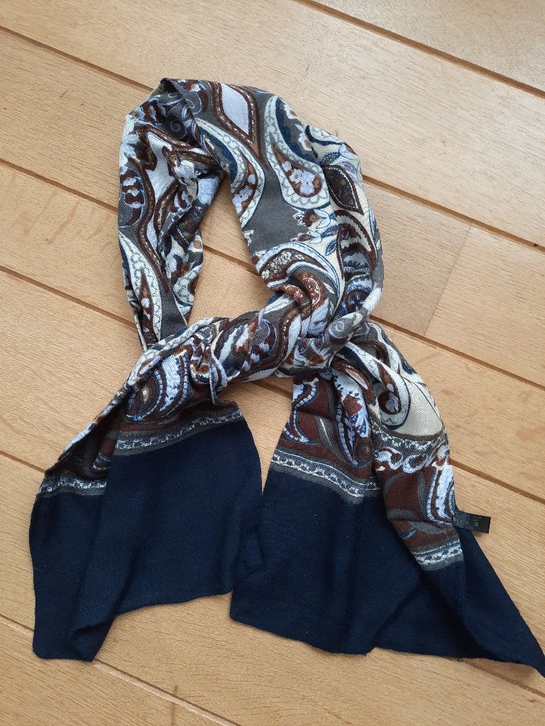 Sjaal blauw bruin beige paisly, Ophalen of Verzenden, Zo goed als nieuw, Maat 46/48 (XL) of groter, Sjaal