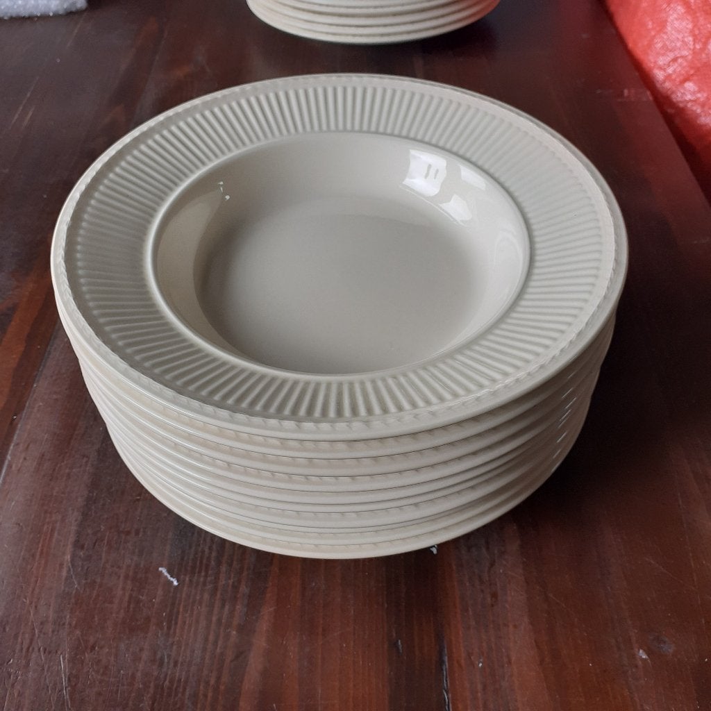 Wedgwood EDME  Diepe borden Ø 23 cm in uitstekende staat, Ophalen of Verzenden, Zo goed als nieuw, Bord(en), Wedgwood