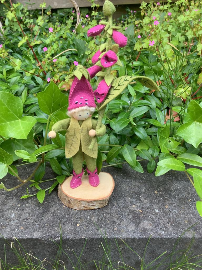 Bloemenkindje Vingerhoedskruid van wolvilt voor seizoenstafe, Ophalen of Verzenden, Nieuw, Figuurtje(s), Wolvilt
