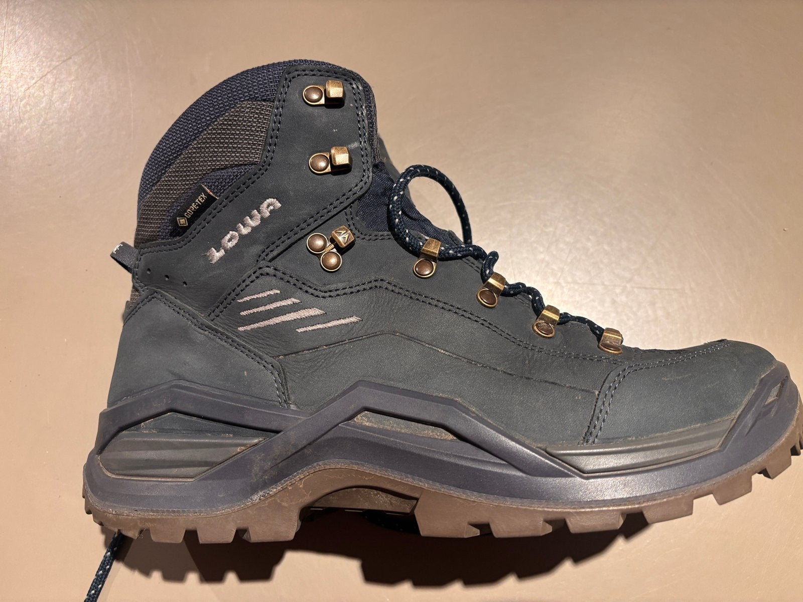 LOWA bergschoenen - maat 43,5, Ophalen, Zo goed als nieuw, Bruin, Wandelschoenen of Bergschoenen