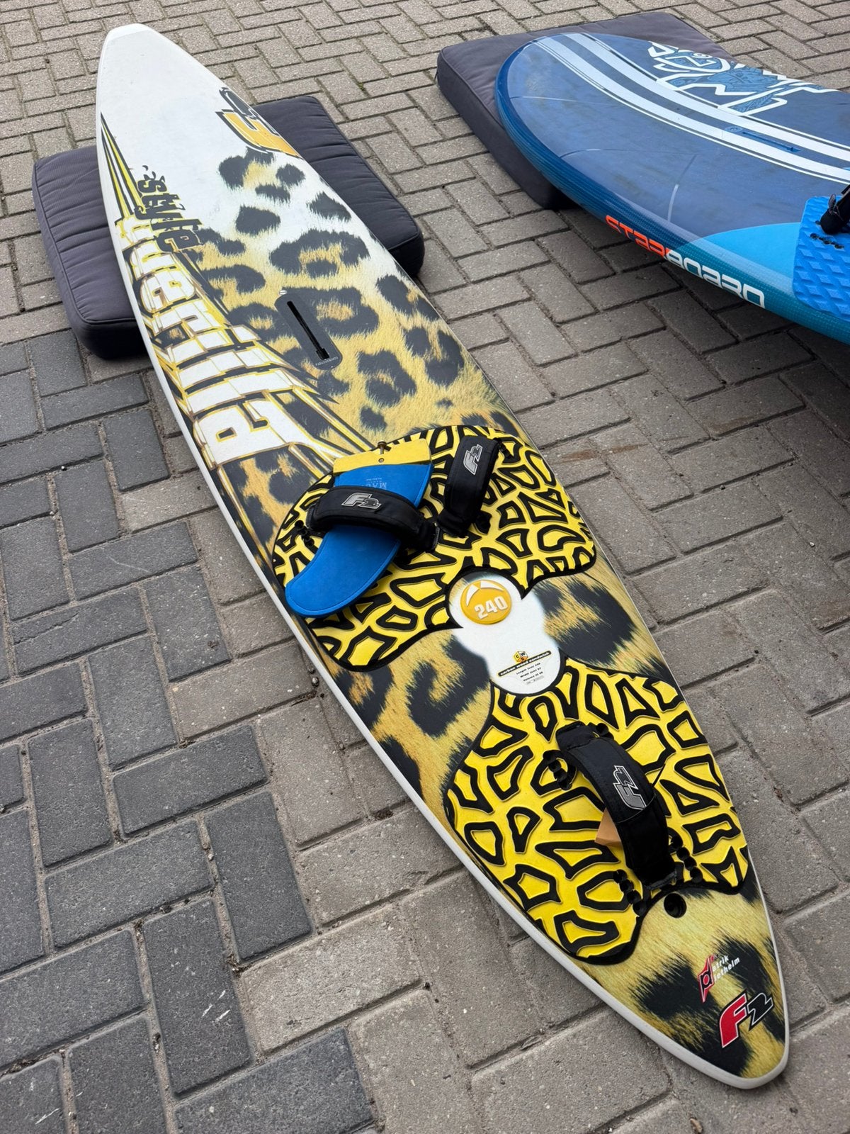 F2 Guerilla 240 Carbon Wood! Zo vind je er geen 2e, Ophalen, Zo goed als nieuw, Plank
