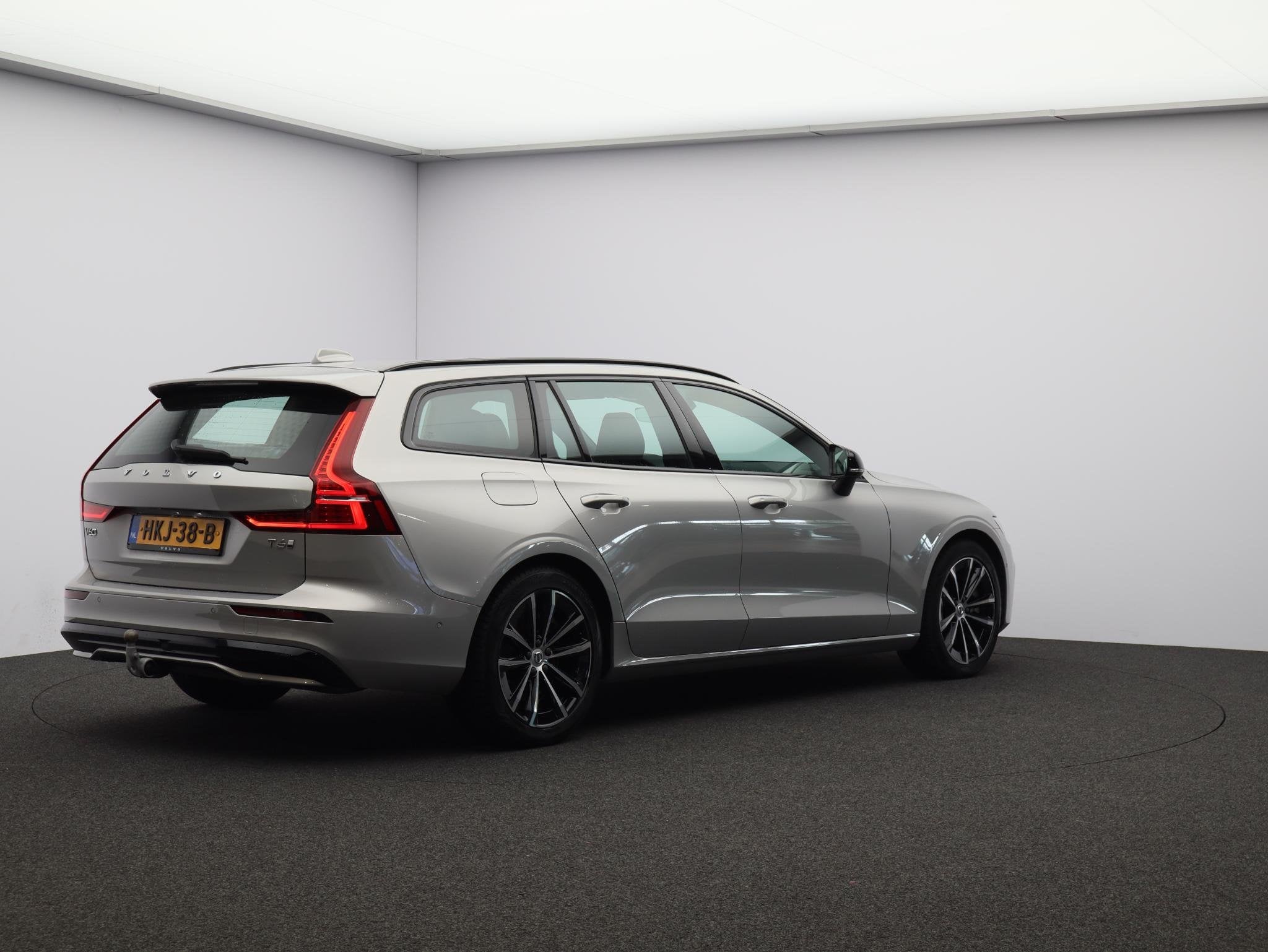 Volvo V60 T6 AWD Plug-in hybrid AWD Plus Dark Stoel verwarmi, Auto's, Volvo, Gebruikt, 4 cilinders, 180 min, Vierwielaandrijving