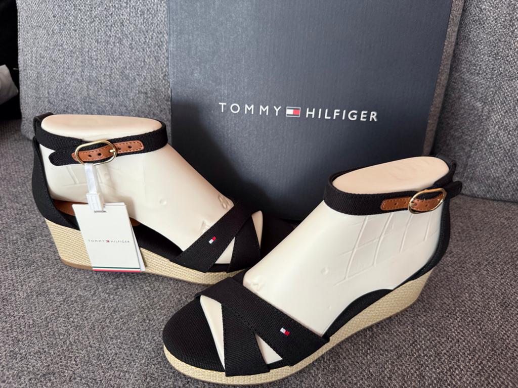Tommy Hilfiger Espadrille Wedges - Nieuw met kaartjes mt 37, Zwart, Nieuw, Sandalen of Muiltjes, Ophalen of Verzenden