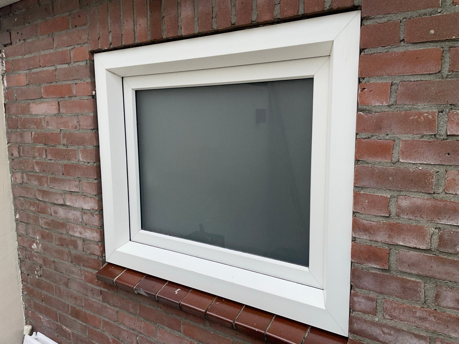 Kunststof draai-kiepraam met melkglas, zo goed als nieuw, Ophalen, Gevelraam of Ruit, 80 tot 120 cm, Zo goed als nieuw