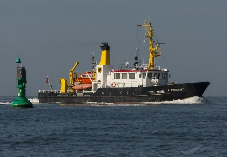 Onderzoeksschip Norderney met bijboot, Ophalen, Groter dan 1:32
