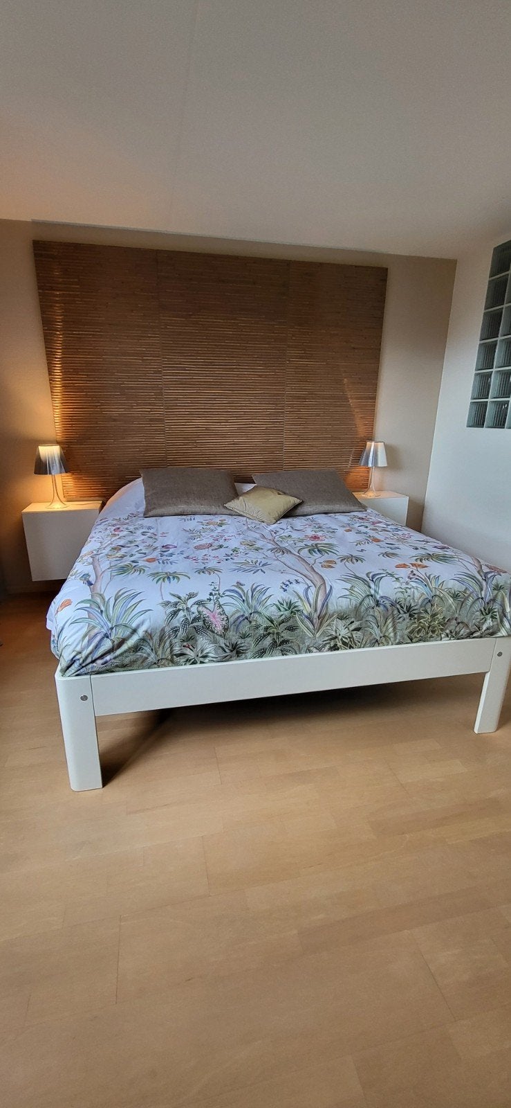 auping auronde bed wit met achterwand, nachtkastjes en dress, Huis en Inrichting, Slaapkamer | Complete slaapkamers, Ophalen, Zo goed als nieuw