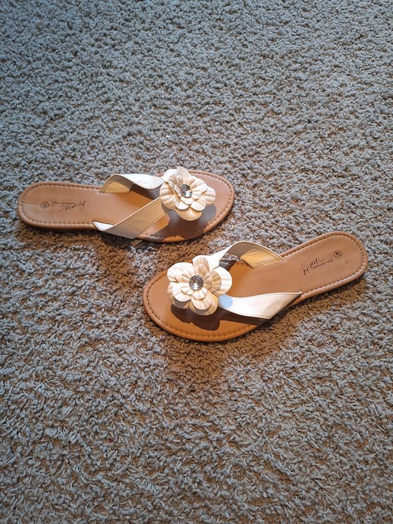 Witte slippers met bloem, maat 41, Ophalen of Verzenden