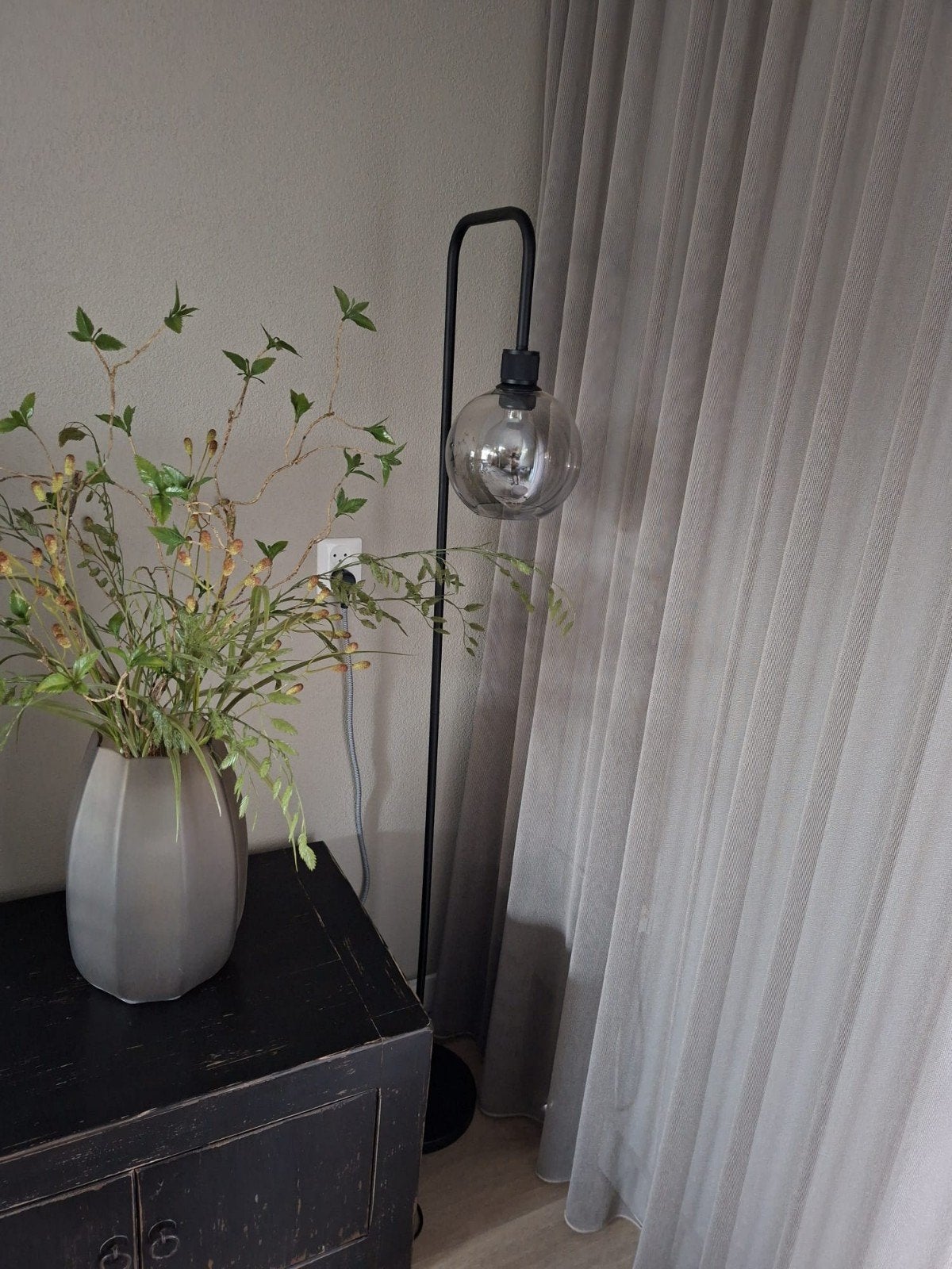 Vloerlamp zwart met bruin grijs rookglas ca 155 hoog zgan, Ophalen, E27 (groot), Zo goed als nieuw, Glas