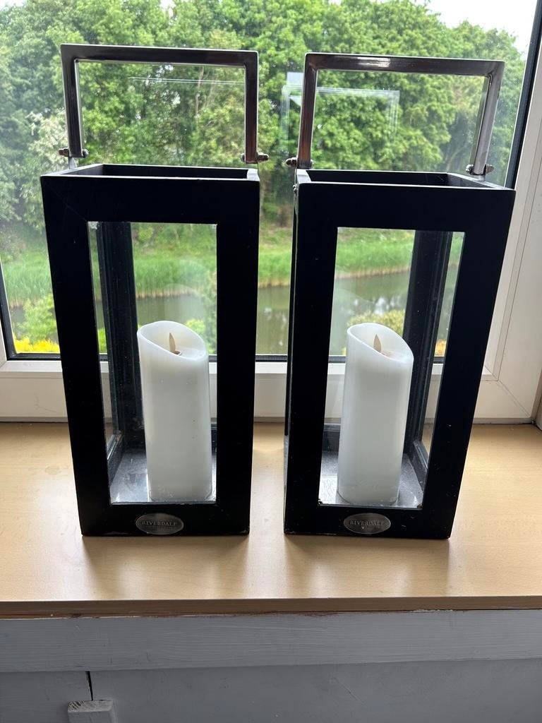 RIVERDALE windlicht / lantaarn, Huis en Inrichting, Woonaccessoires | Kandelaars en Kaarsen, Ophalen, 25 tot 50 cm, Zwart, Zo goed als nieuw