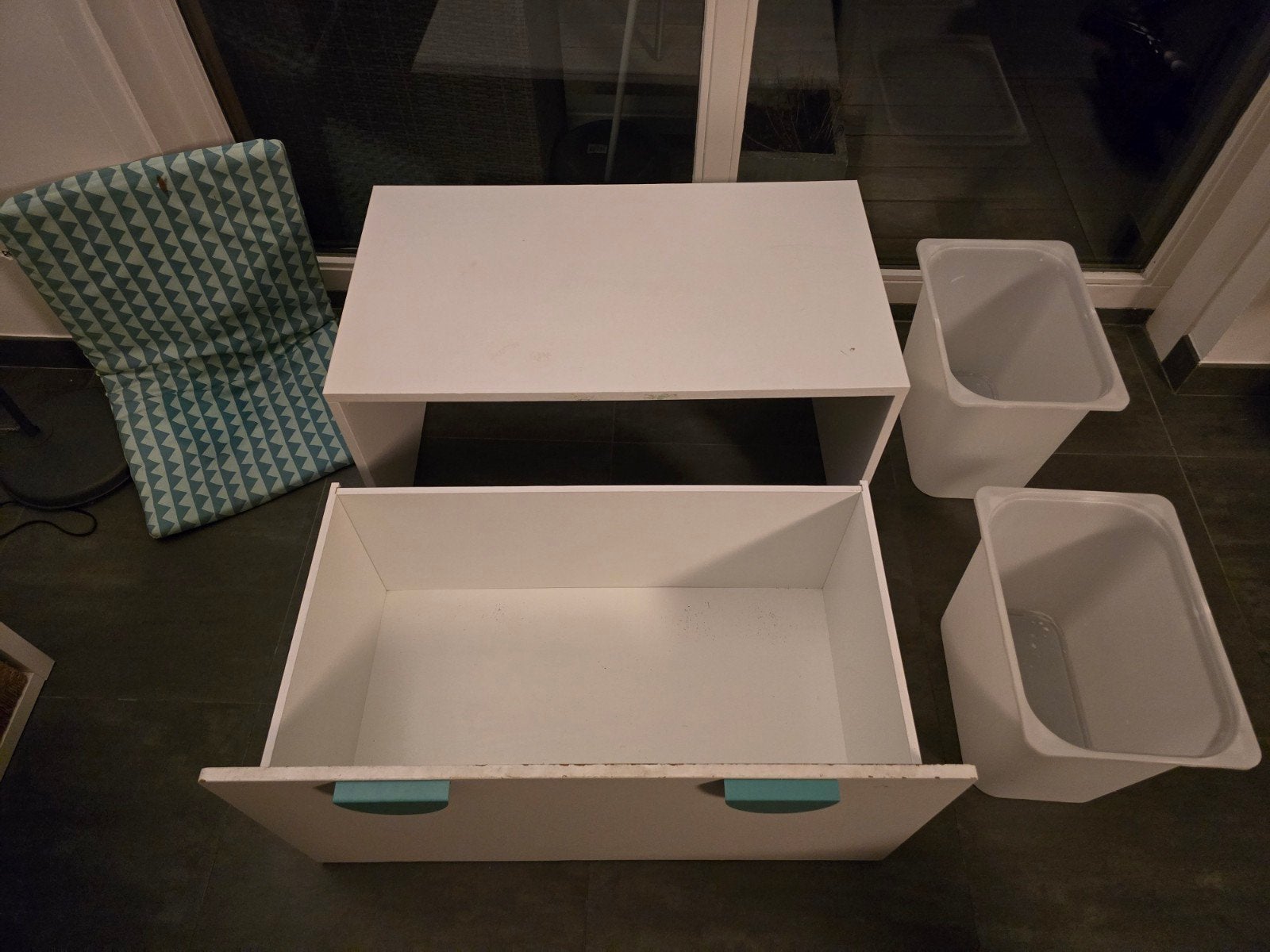 Ikea Smastad bureau/opberg la incl. 2 dozen en blauw kussen, Ophalen, Gebruikt, Minder dan 50 cm, 75 tot 100 cm