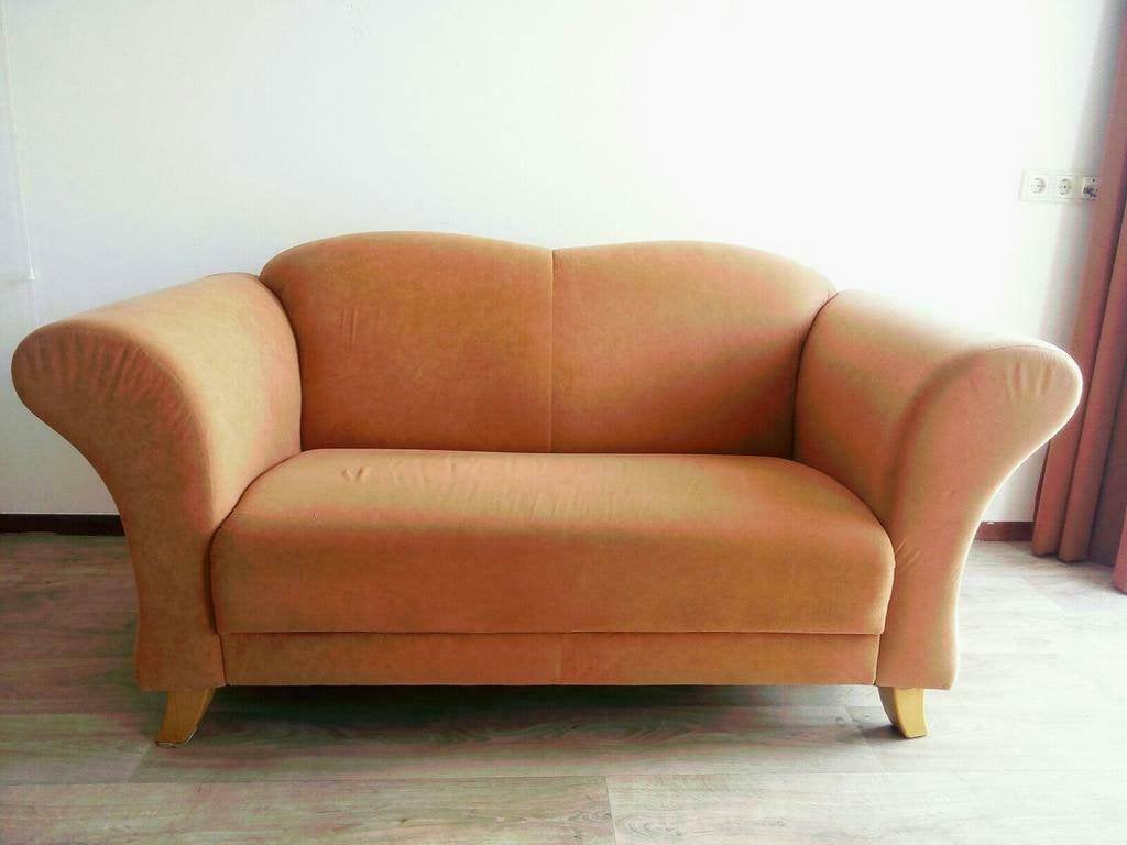 Twee comfortabele oranje tweepersoonsbanken - €25 - €50, Huis en Inrichting, Banken | Bankstellen, Ophalen, 150 tot 200 cm, Tweepersoons