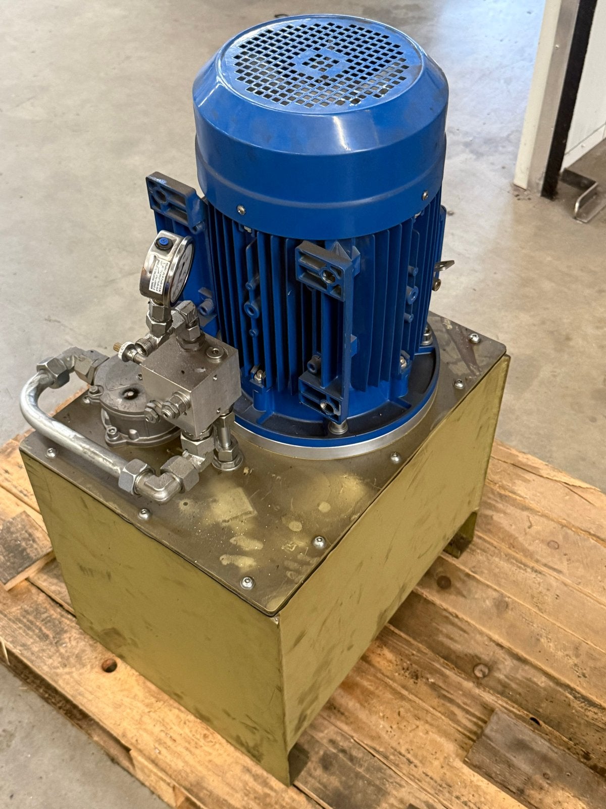 Hydraulische unit met cilinders, Ophalen