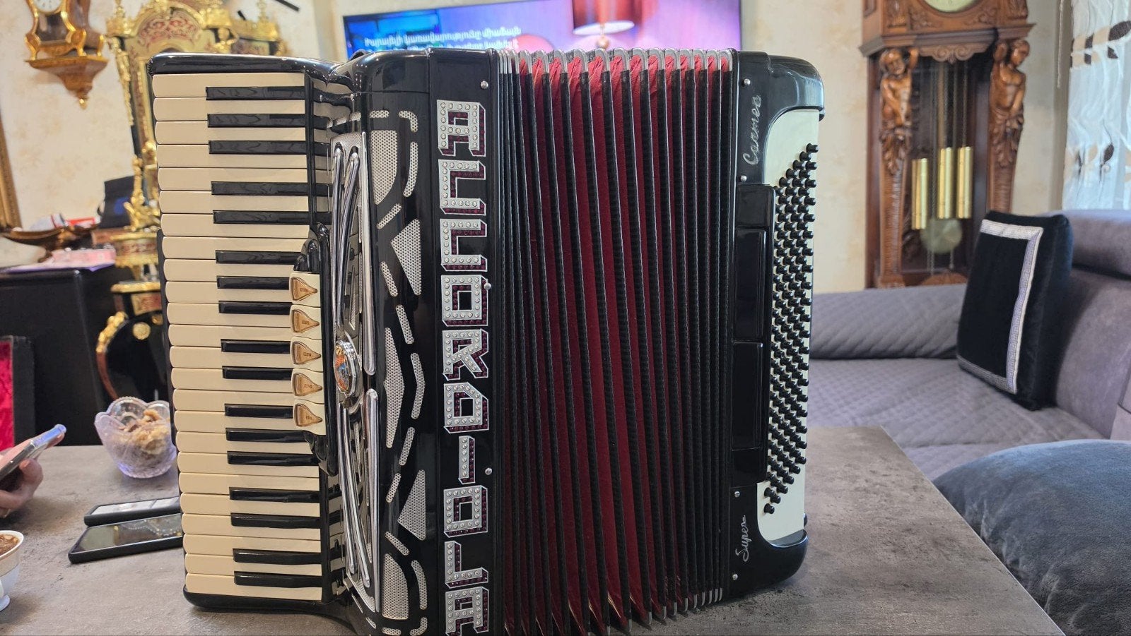 Accordiola Carmes Accordeon - Zo goed als nieuw 120 bass, Overige formaten, Met koffer, Toetsaccordeon, Ophalen of Verzenden