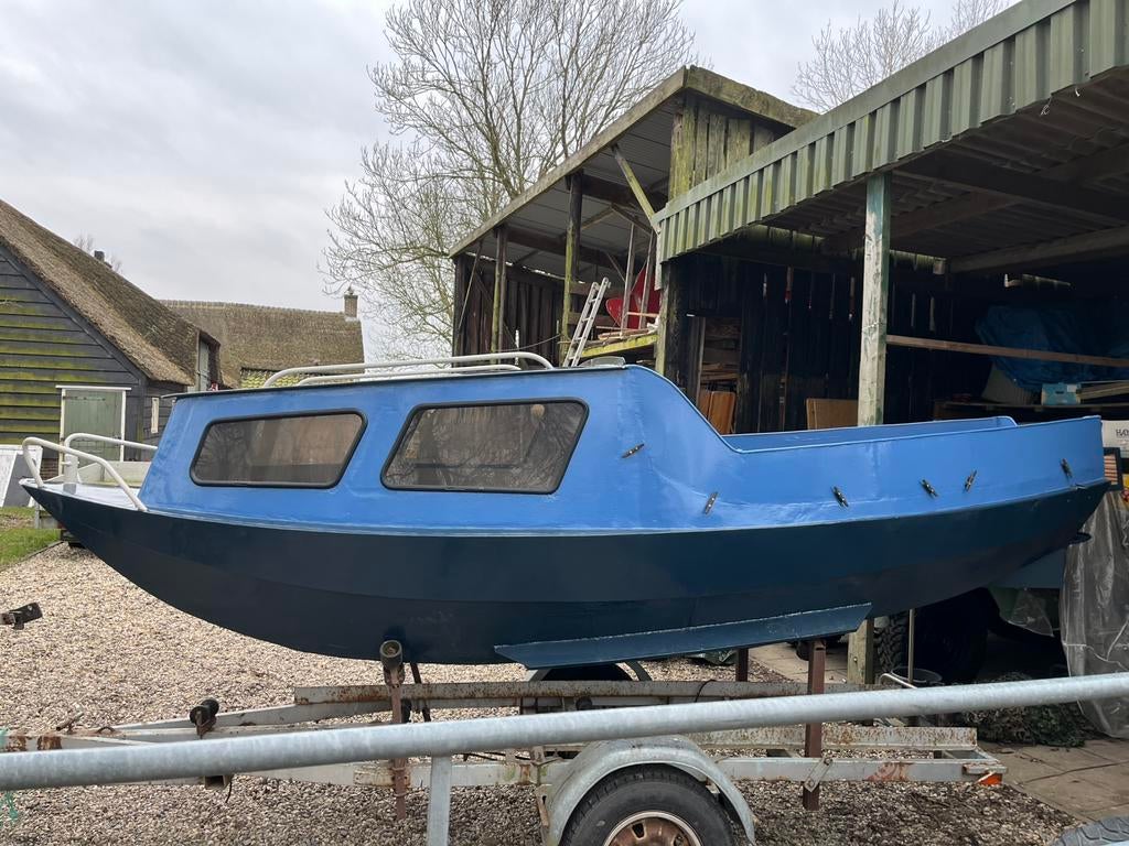 Te koop: Stalen kajuitboot, moet weg!!!, Watersport en Boten, Ophalen, Staal, Zo goed als nieuw, Benzine