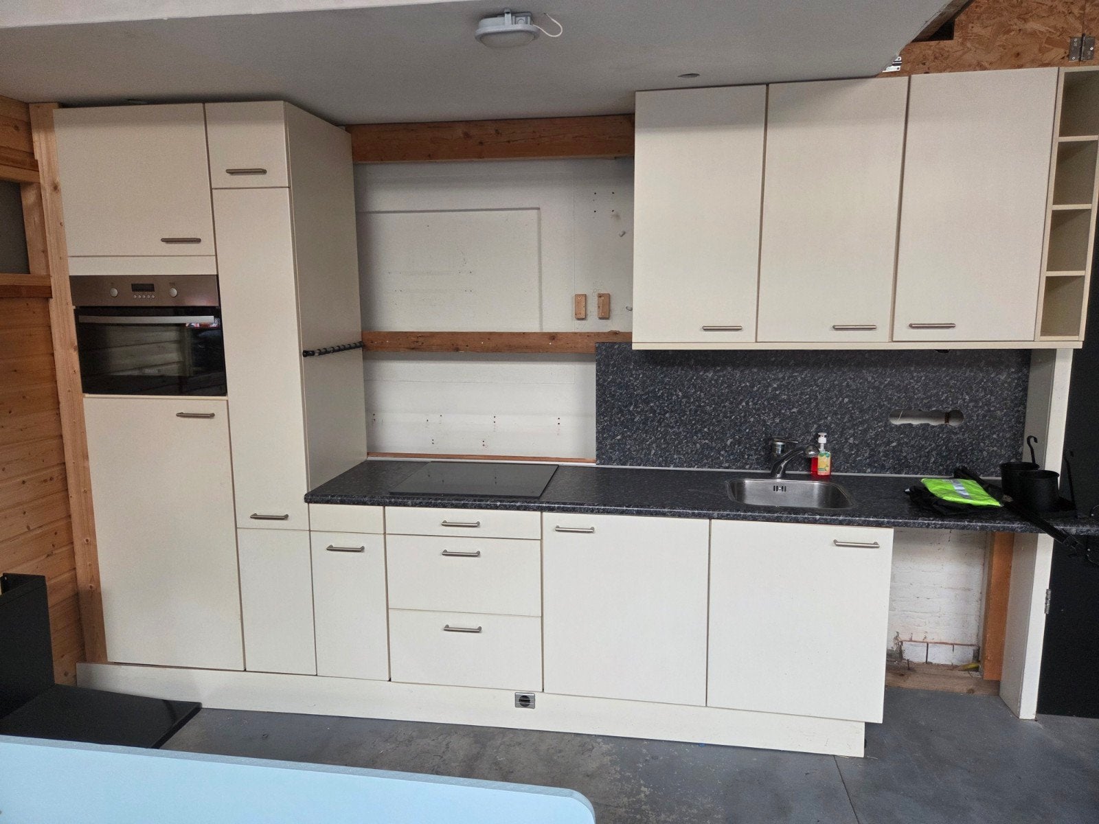 Complete keuken met inbouwapparatuur en veel opbergruimte, Huis en Inrichting, Ophalen, Gebruikt, Graniet of Steen, Enkelwandige keuken