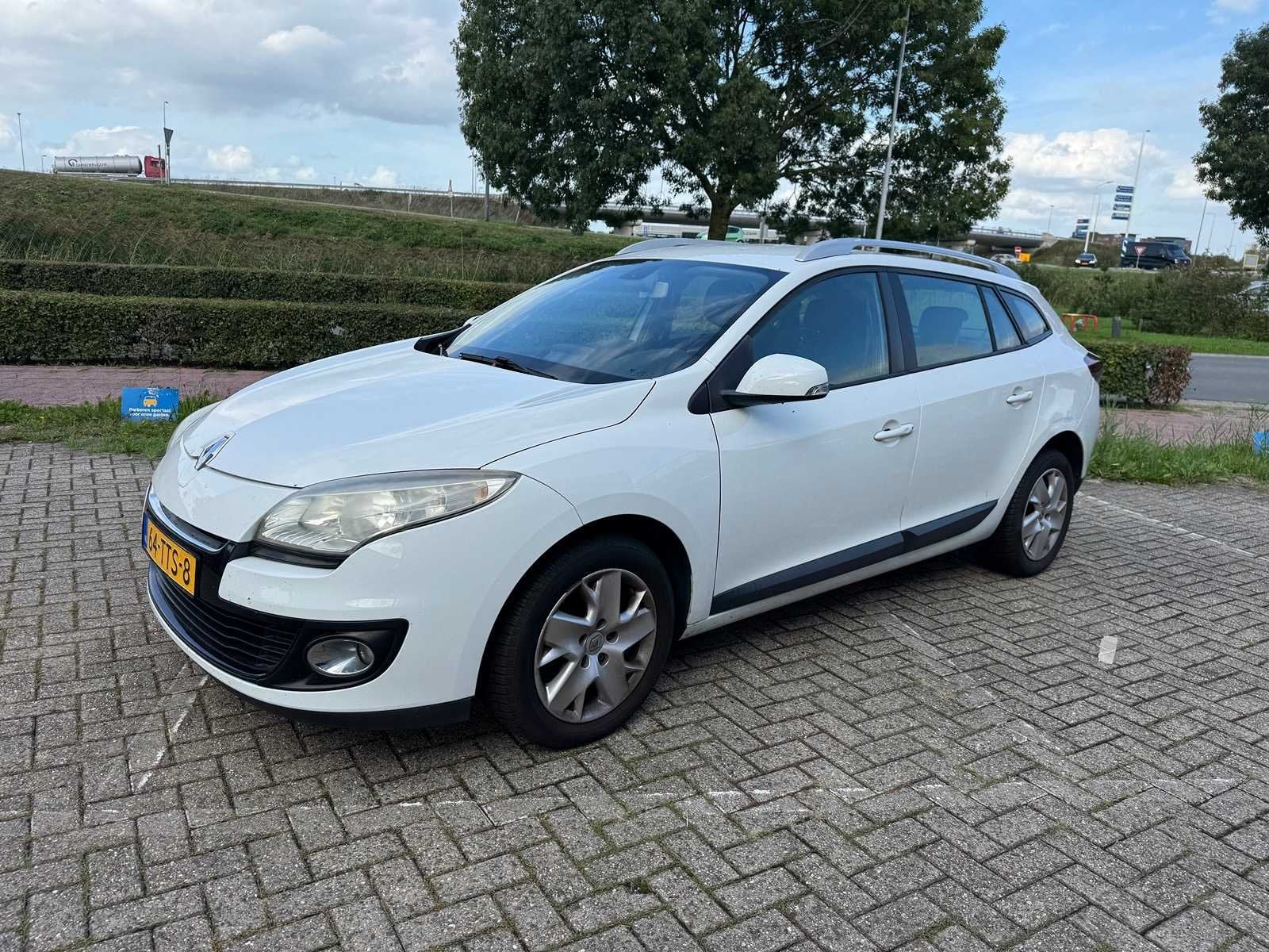 Renault Mégane Estate 1.5 dCi Expression 64-TTS-8, Auto's, Euro 5, Gebruikt, Diesel, 140 €/maand