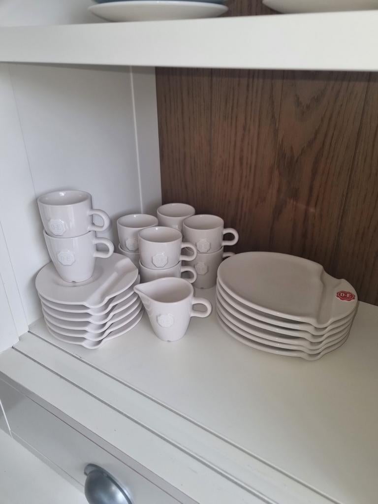 Douwe egberts kopjes en schotel/gebaks borden, Huis en Inrichting, Keuken | Servies, Ophalen of Verzenden, Zo goed als nieuw, Overige stijlen