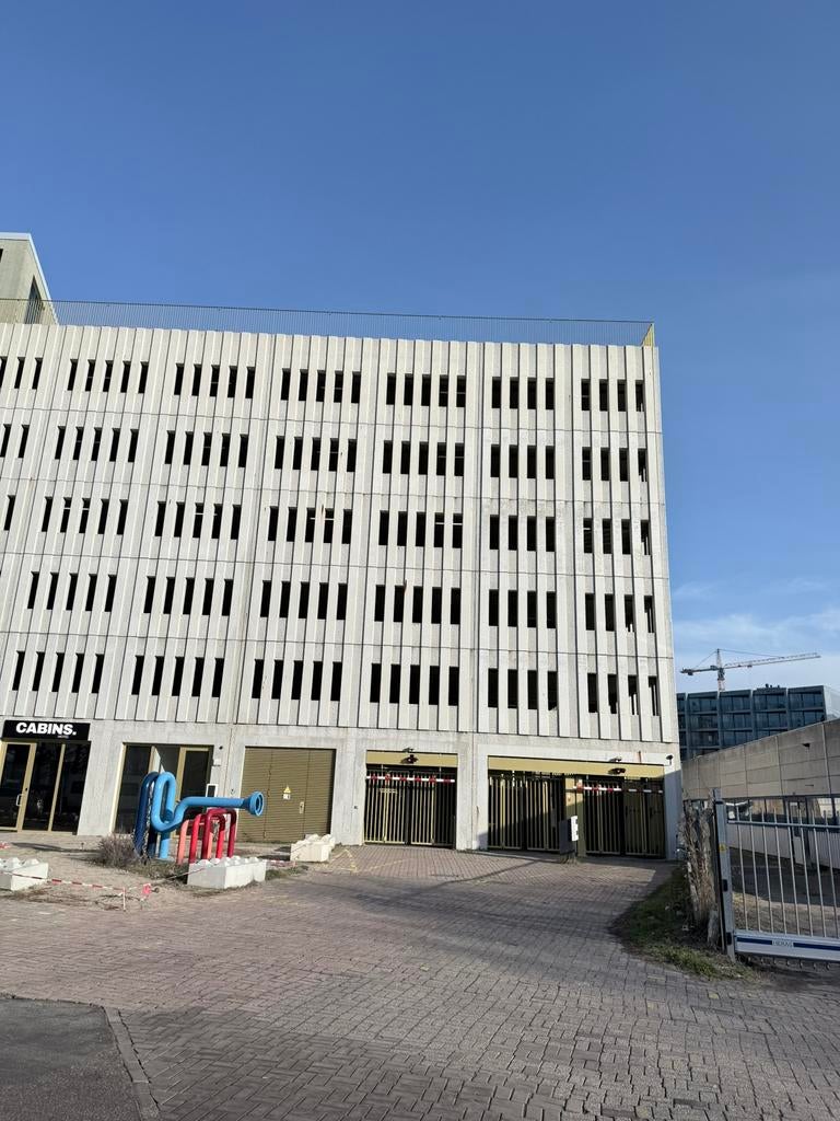 Parkeerplaats- No9 - grasweg - Amsterdam Noord -€215, Huizen en Kamers, Garages en Parkeerplaatsen, Amsterdam