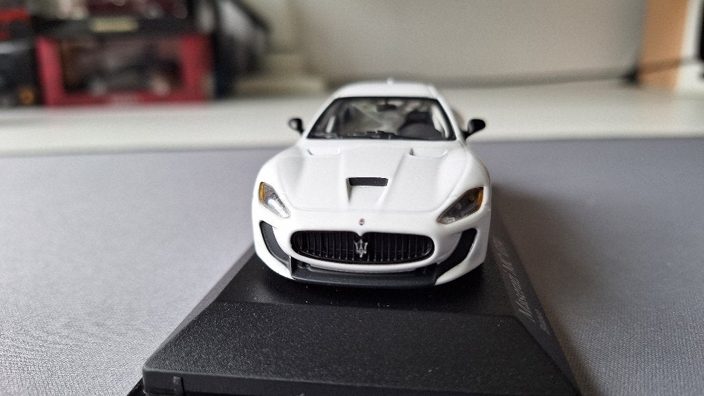 1:43 Minichamps Maserati MC GT4, Ophalen of Verzenden, Zo goed als nieuw, Auto, MiniChamps
