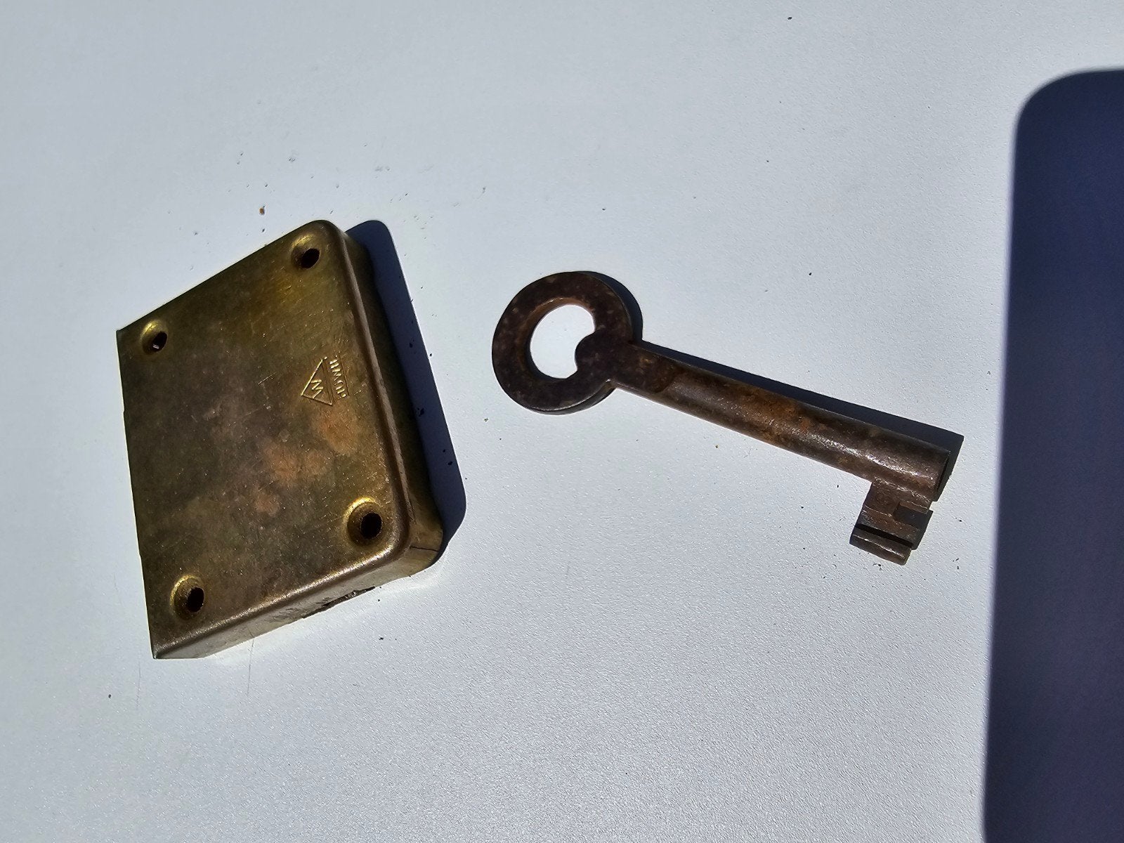 Antiek Huwil kastdeurslot met sleutel €10, Ophalen of Verzenden
