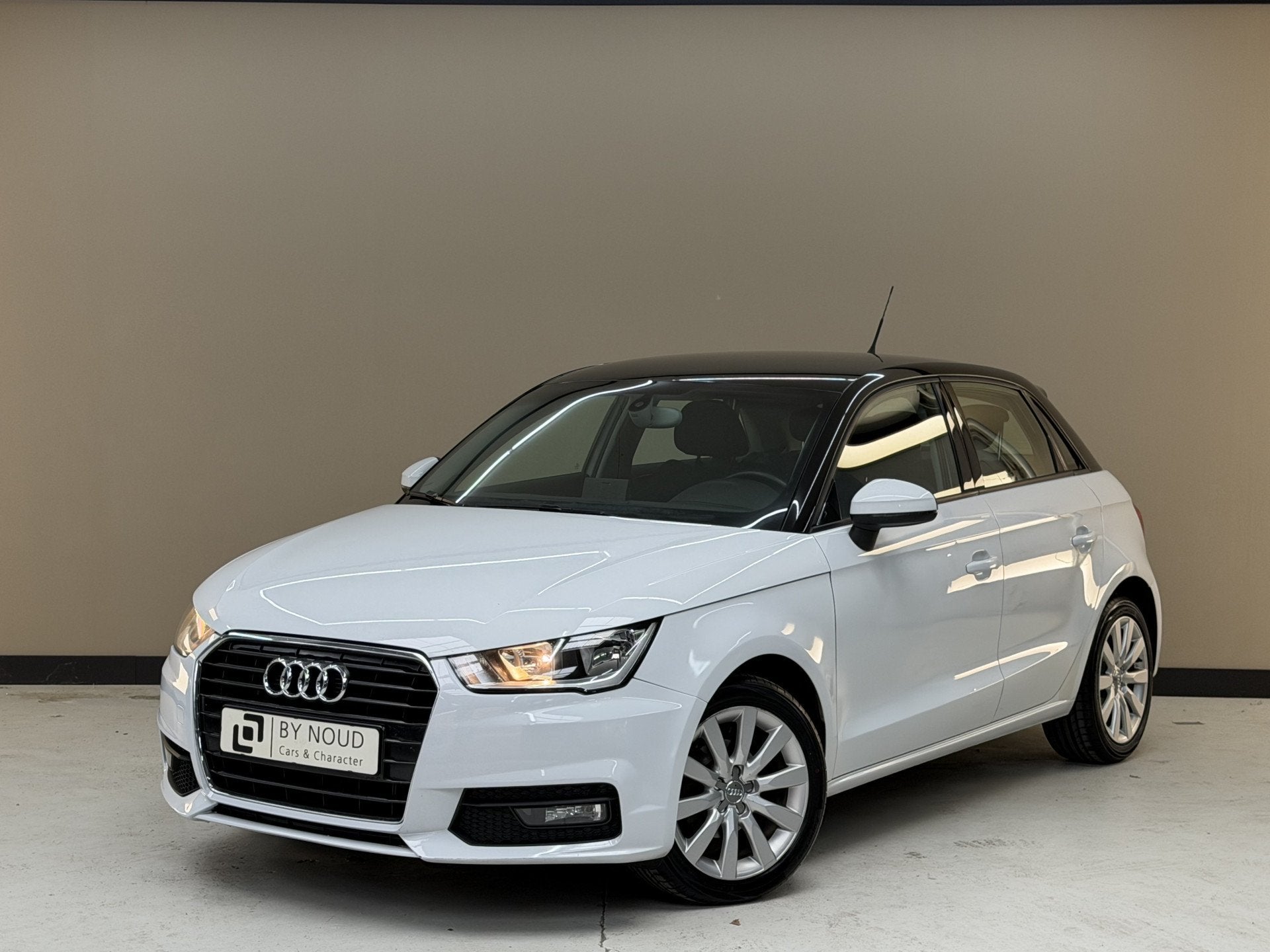 Audi A1 Sportback 1.0 TFSI, 82Pk, 2016, Navigatie, Climate c, Voorwielaandrijving, Leder en Stof, Origineel Nederlands, Onderhoudsboekje