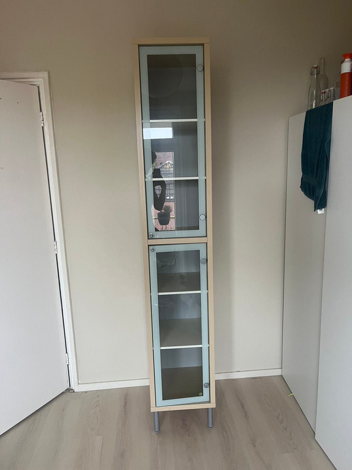 IKEA Magiker vitrinekast (smal, hoog, berken, glazen deuren), Ophalen, Minder dan 50 cm, 200 cm of meer, Overige houtsoorten
