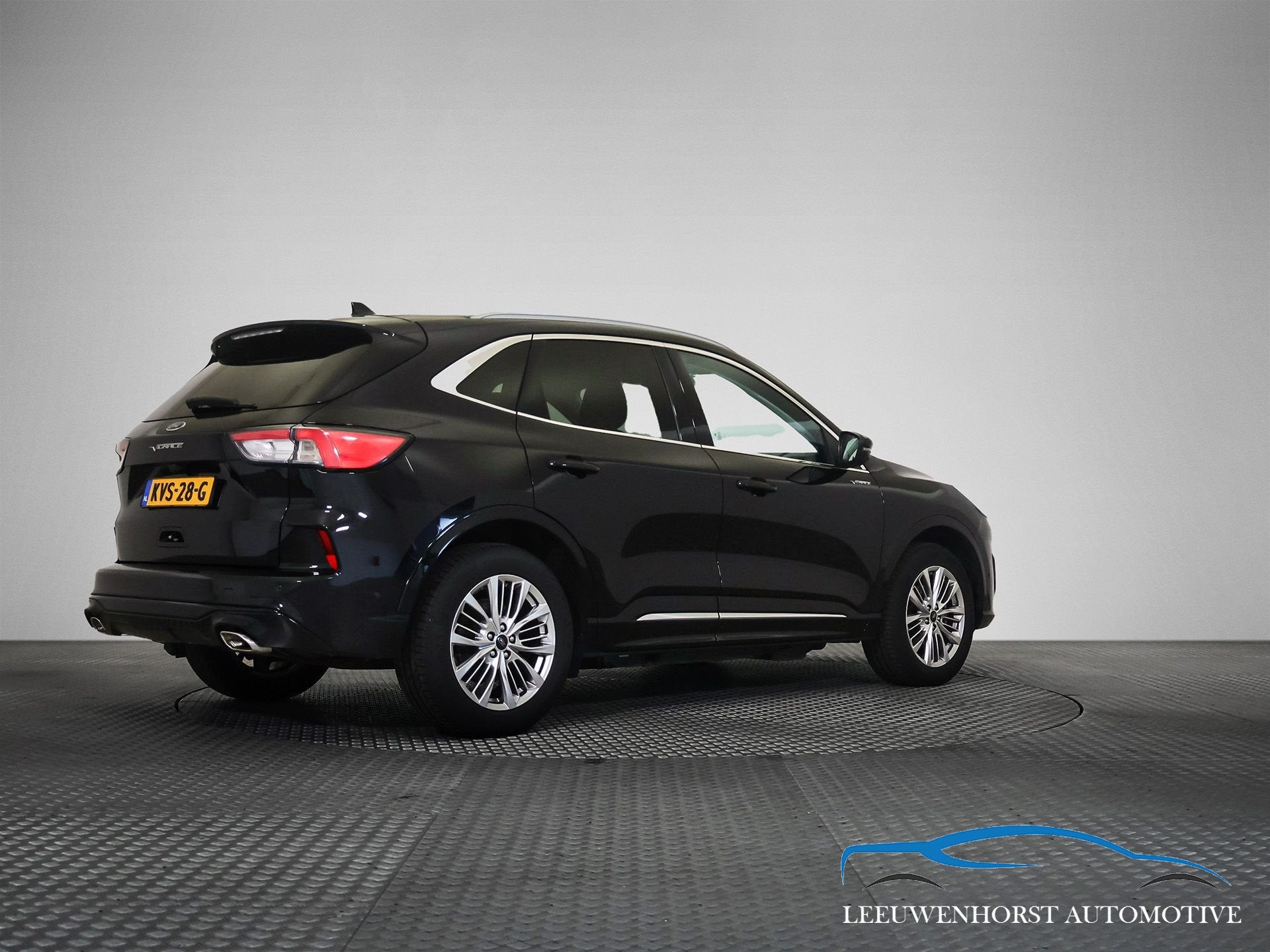 Ford Kuga 2.5 PHEV Vignale (bj 2023, automaat), Auto's, Gebruikt, 4 cilinders, Zwart, Leder