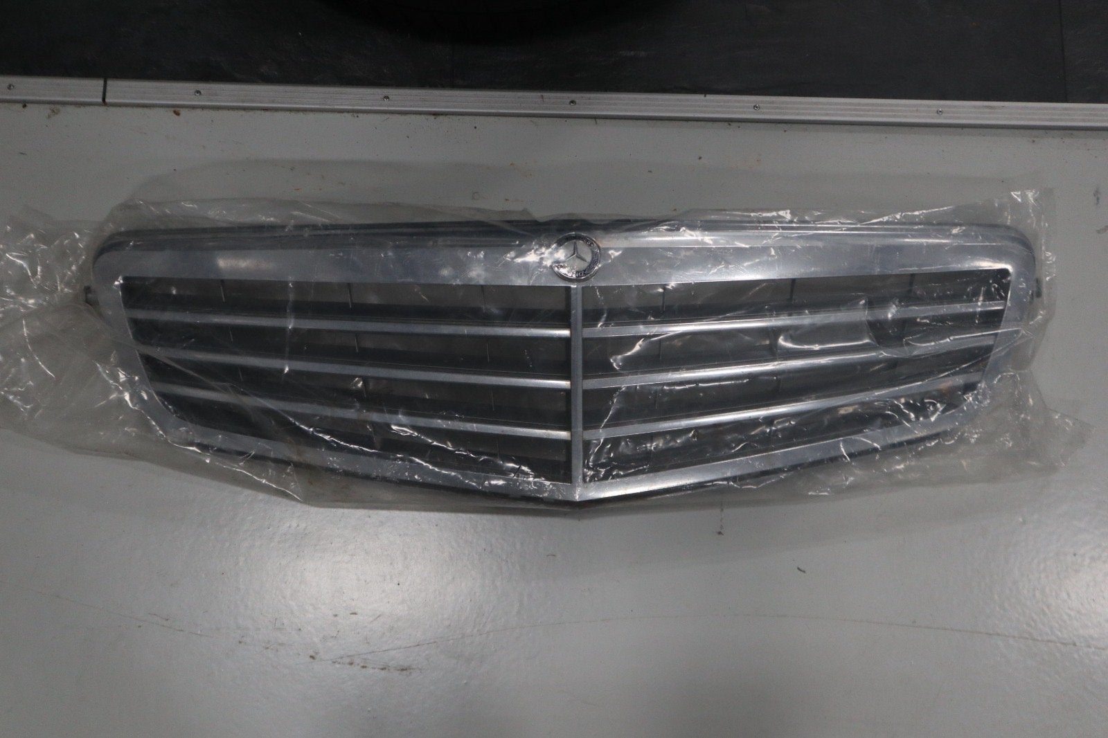 Mercedes Benz W204 Grille - Nieuwstaat, Ophalen, Voor, Mercedes-Benz, Nieuw