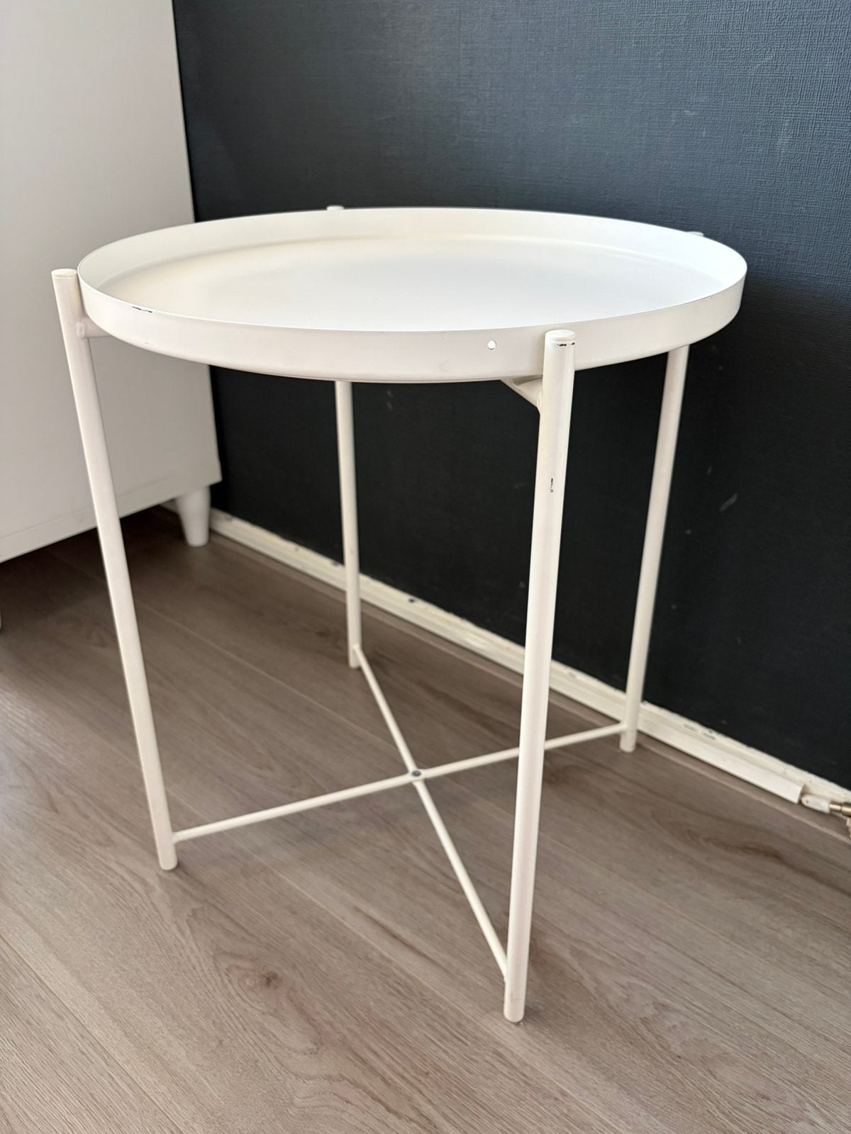 IKEA Gladom bijzettafel / salontafel - wit, Minder dan 55 cm, Metaal of Aluminium, Vierkant, Zo goed als nieuw