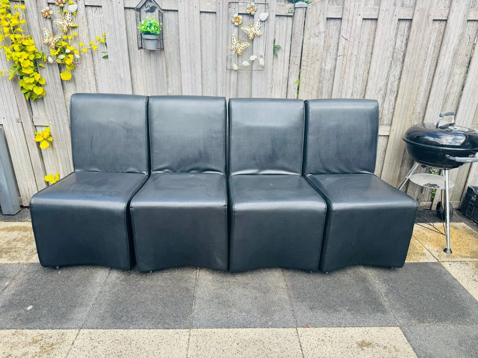Gratis Zwarte eetkamerstoelen op wieltjes, 4 stuks, Ophalen, Kunststof, Gebruikt, Zwart