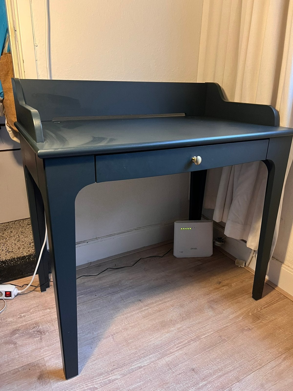 Lommarp Ikea bureau, Ophalen, Groen, 90 cm, Kabelgoot