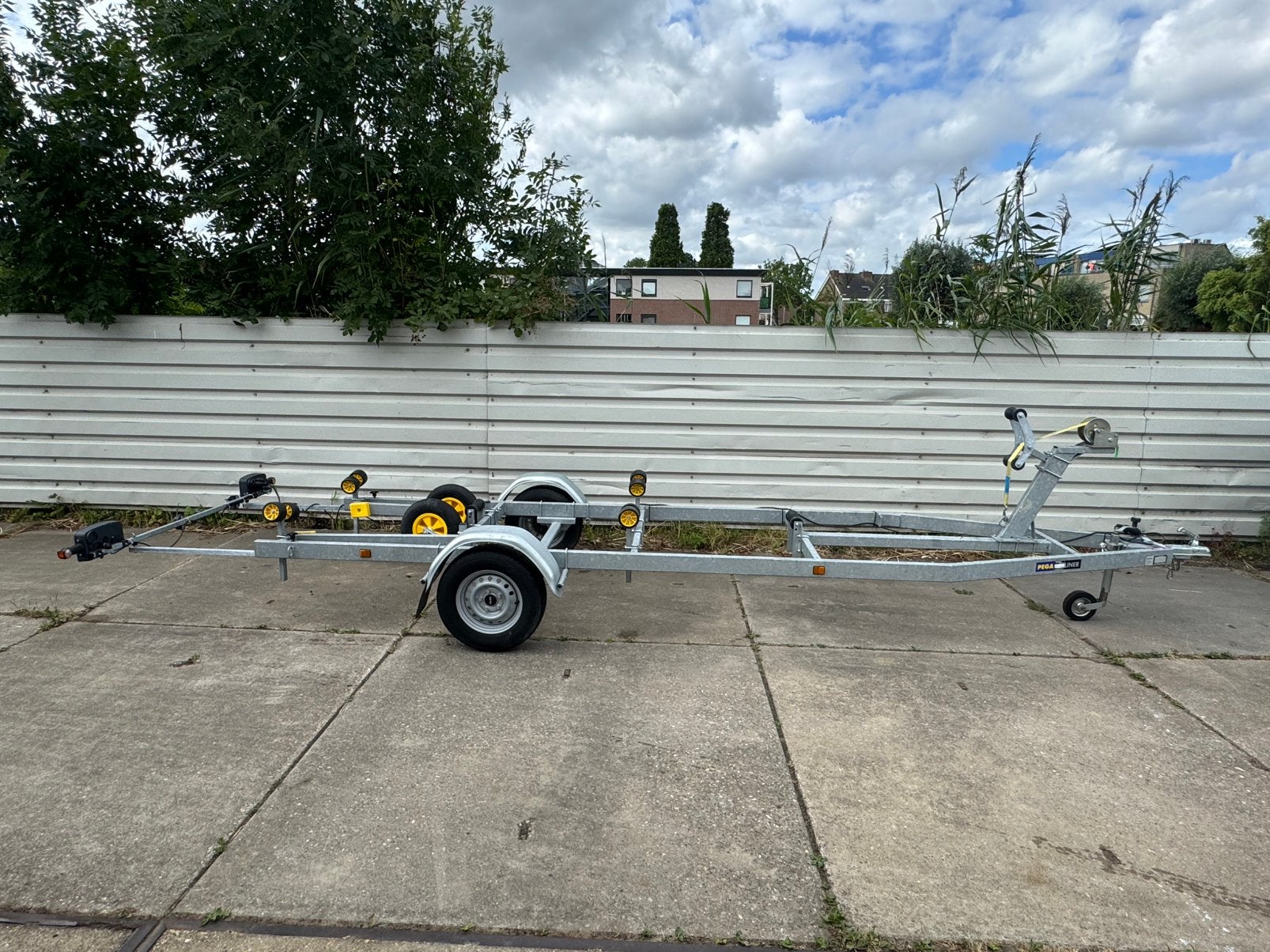Te koop Pega 750 kg bun trailer, boottrailer, sloepentrailer, Watersport en Boten, Boottrailers, Ophalen, Minder dan 1500 kg, Sloepentrailer