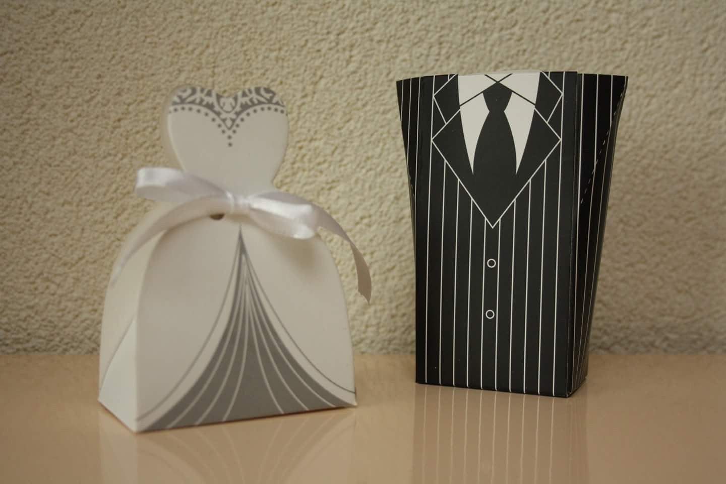 Set van twee leuke nieuwe cadeaudoosjes: bruid en bruidegom, Ophalen of Verzenden, Nieuw