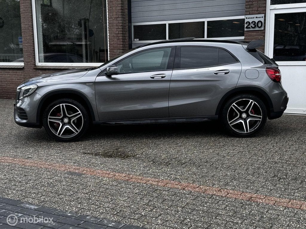 Mercedes GLA klasse 200 AMG AUT LEDER/PANO/CAMERA, Auto's, Mercedes-Benz, Gebruikt, Euro 6, 715 kg, Bedrijf