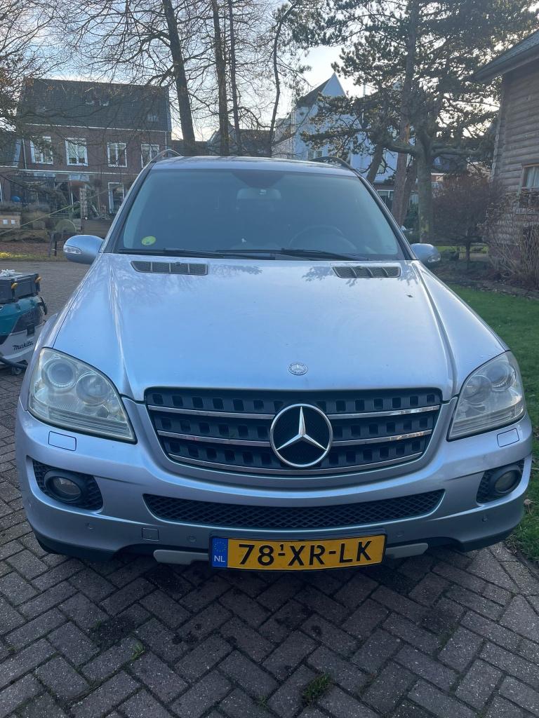 Mercedes-Benz M-Klasse 3.5 Ml350 4MATIC AUT 2007 Blauw, Auto's, Automaat, Achterwielaandrijving, Zwart, Bluetooth