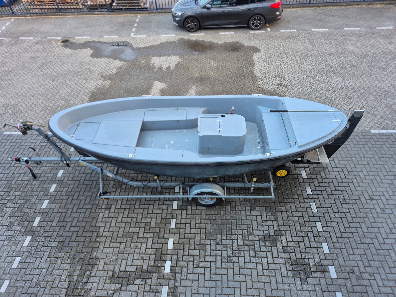 Polyester sloep Escape 600 met 15 PK BBM en trailer, Watersport en Boten, Ophalen, Trailer, Buitenboordmotor, Polyester