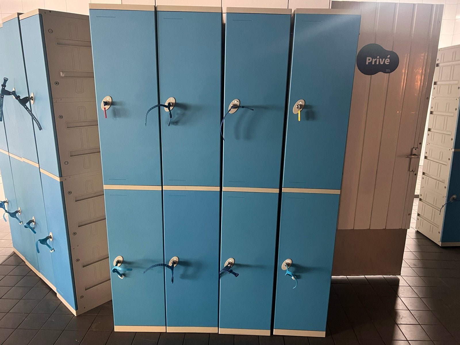 Set van 8 blauwe kluisjes met sleutels, Huis en Inrichting, Ophalen of Verzenden, Gebruikt