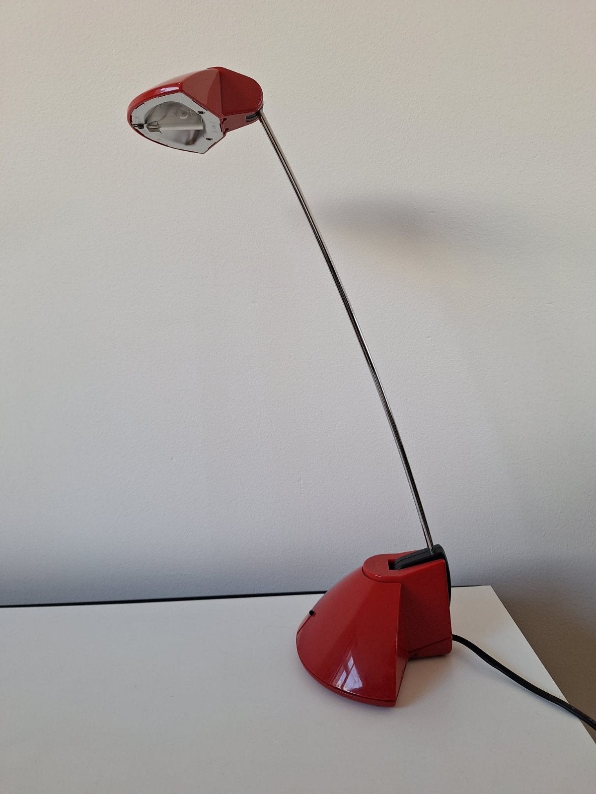 Memphis stijl bureaulamp, tafellamp,  rood, verstelbaar, Verstelbaar, Ophalen of Verzenden, Zo goed als nieuw, Rood