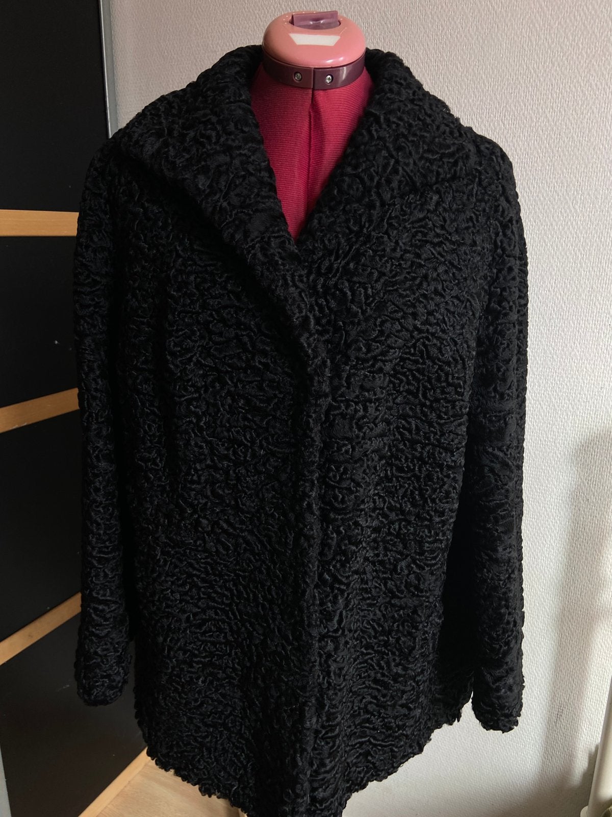 Vintage zwarte Astrakan bontmantel, mt 40/42, Kleding | Dames, Ophalen of Verzenden, Zo goed als nieuw, Maat 42/44 (L), Zwart