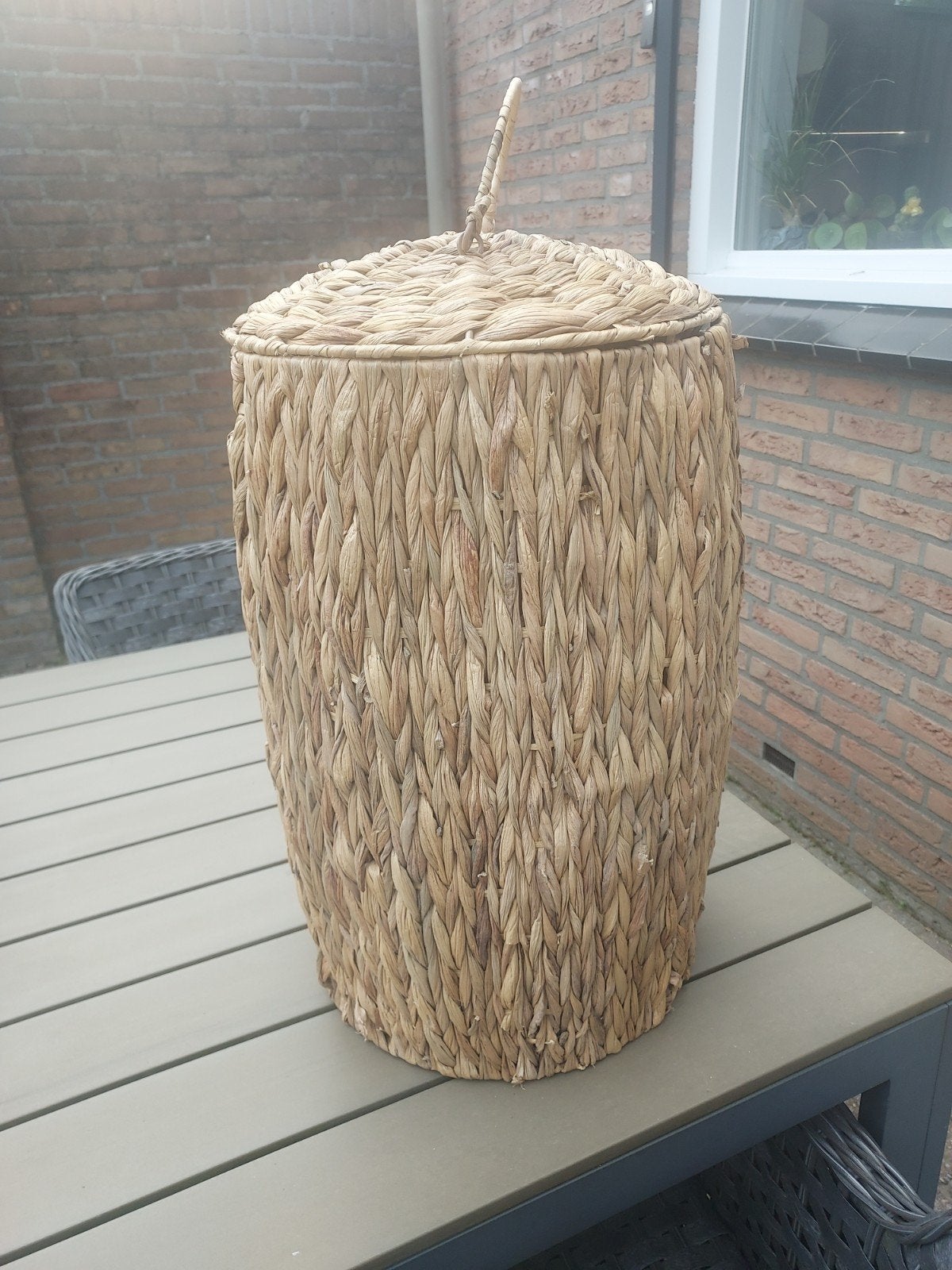 Rieten mand met deksel 36 liter, Huis en Inrichting, Woonaccessoires | Schalen en Manden, Ophalen, Rond, Riet, Met deksel