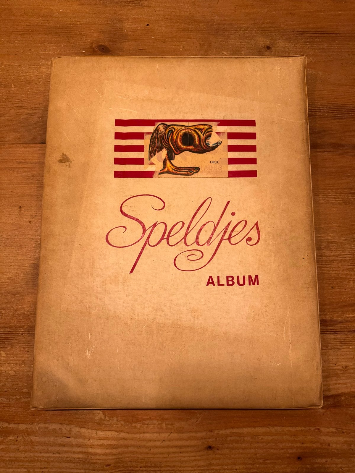 2x Vintage Speldjes Album met diverse speldjes, Verzamelen, Ophalen of Verzenden, Gebruikt, Overige onderwerpen, Speldje of Pin