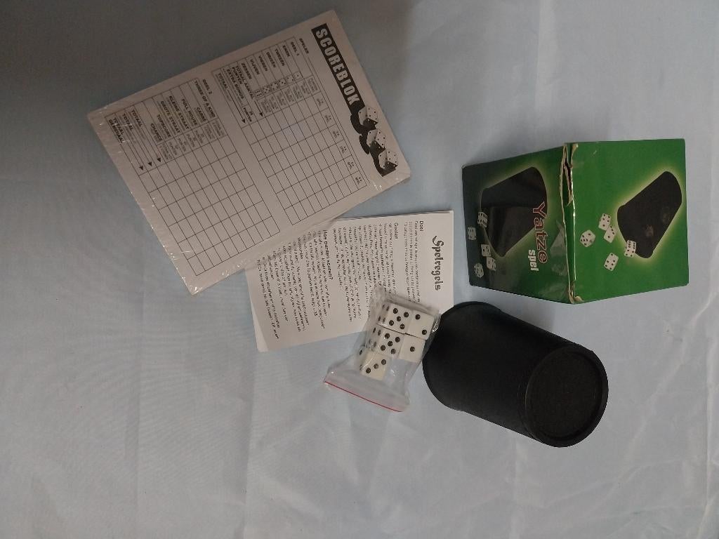 Yahtzee compleet nieuw en score blok, Vijf spelers of meer, Onbekend, Nieuw, Ophalen of Verzenden