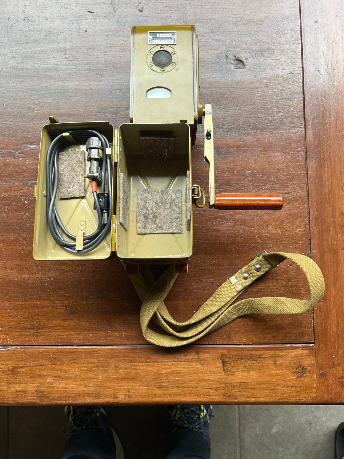 Vintage militaire veldtelefoon met slinger, Verzamelen, Ophalen, Landmacht, Overige gebieden, Overige typen