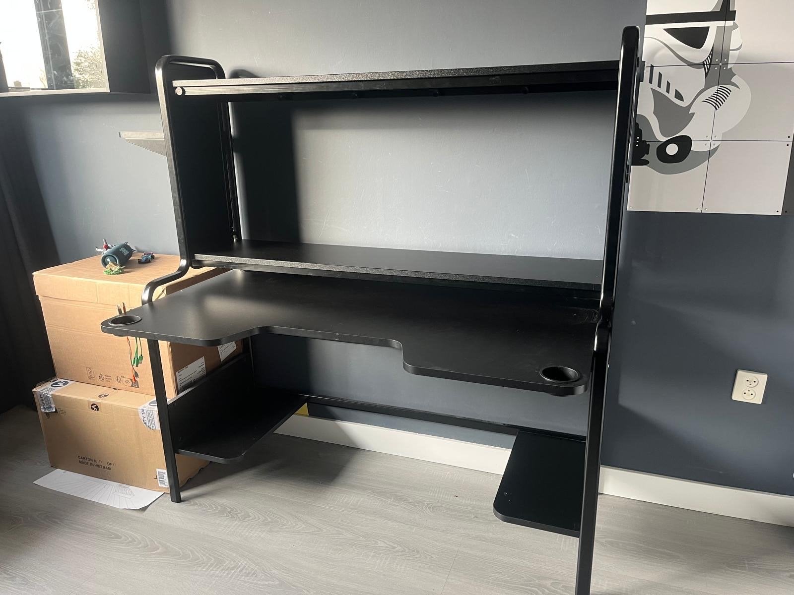 IKEA FREDDE Gamingbureau Zwart met Opbergruimte, Huis en Inrichting, Bureaus, Ophalen, Gebruikt, Spaanplaat of MDF, IKEA