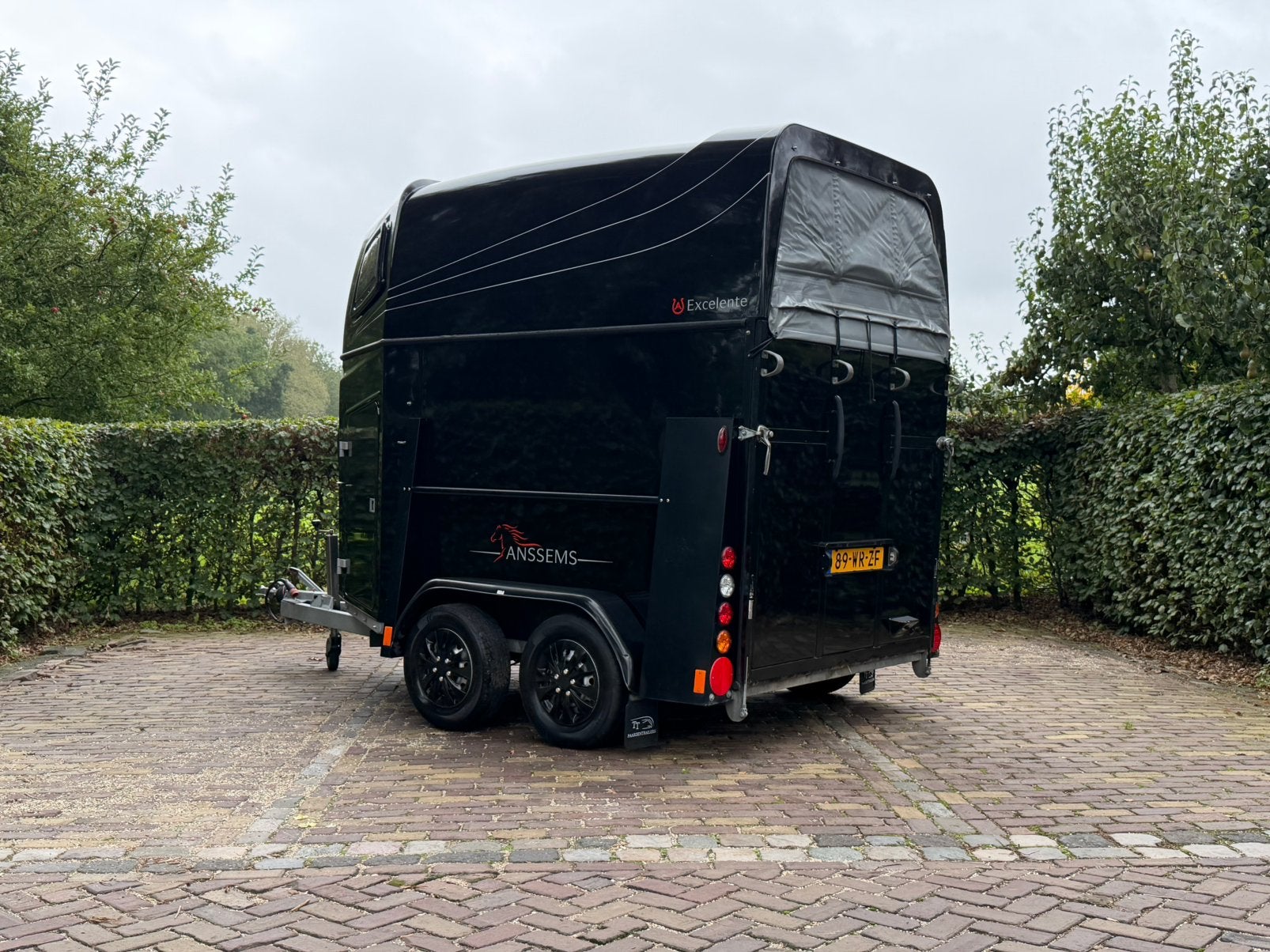 Zeer nette anssems 2 paards met Zadelkamer, Ophalen, Zo goed als nieuw, 2-paards trailer, TT paardentrailers